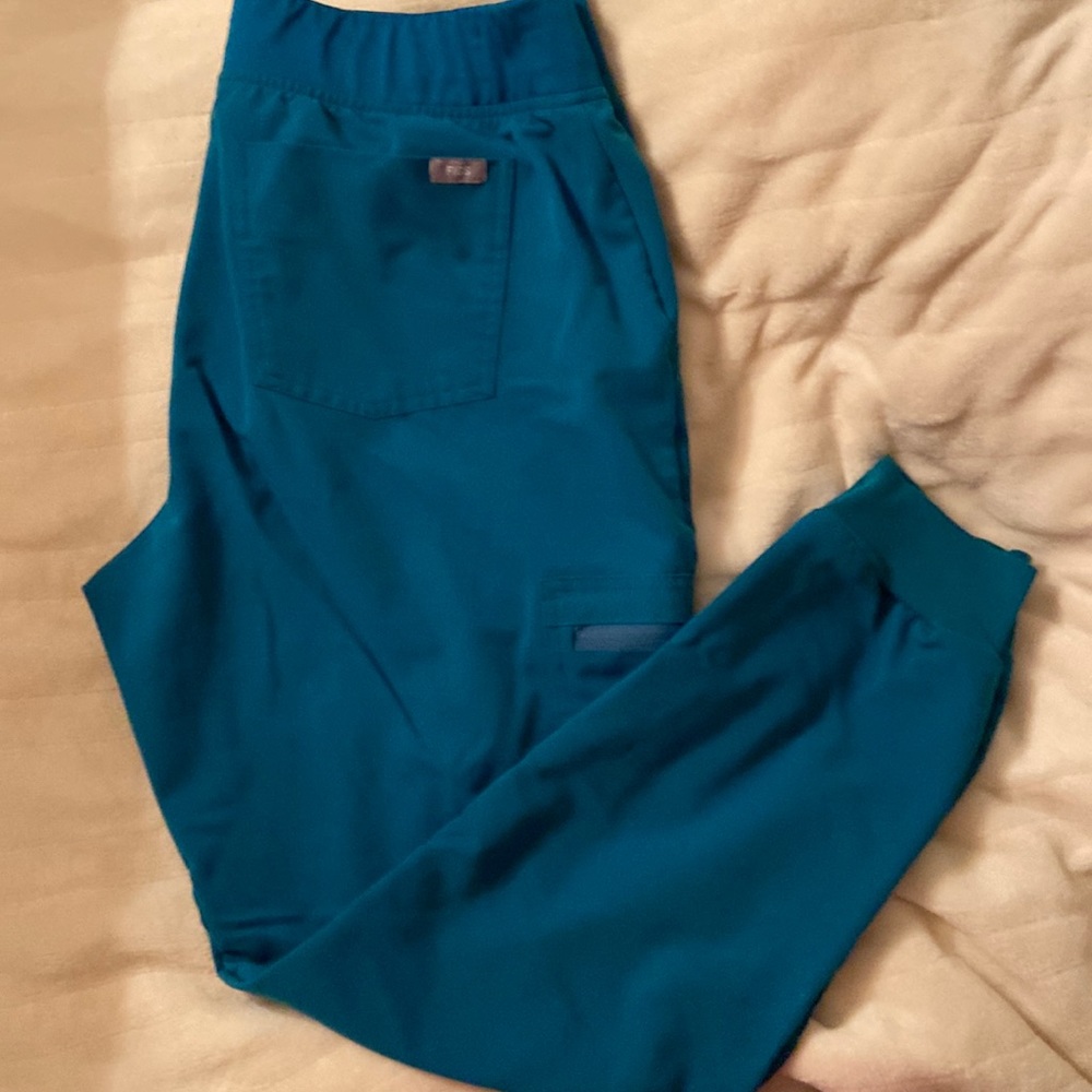 Figs large cargo jogger scrub pants.